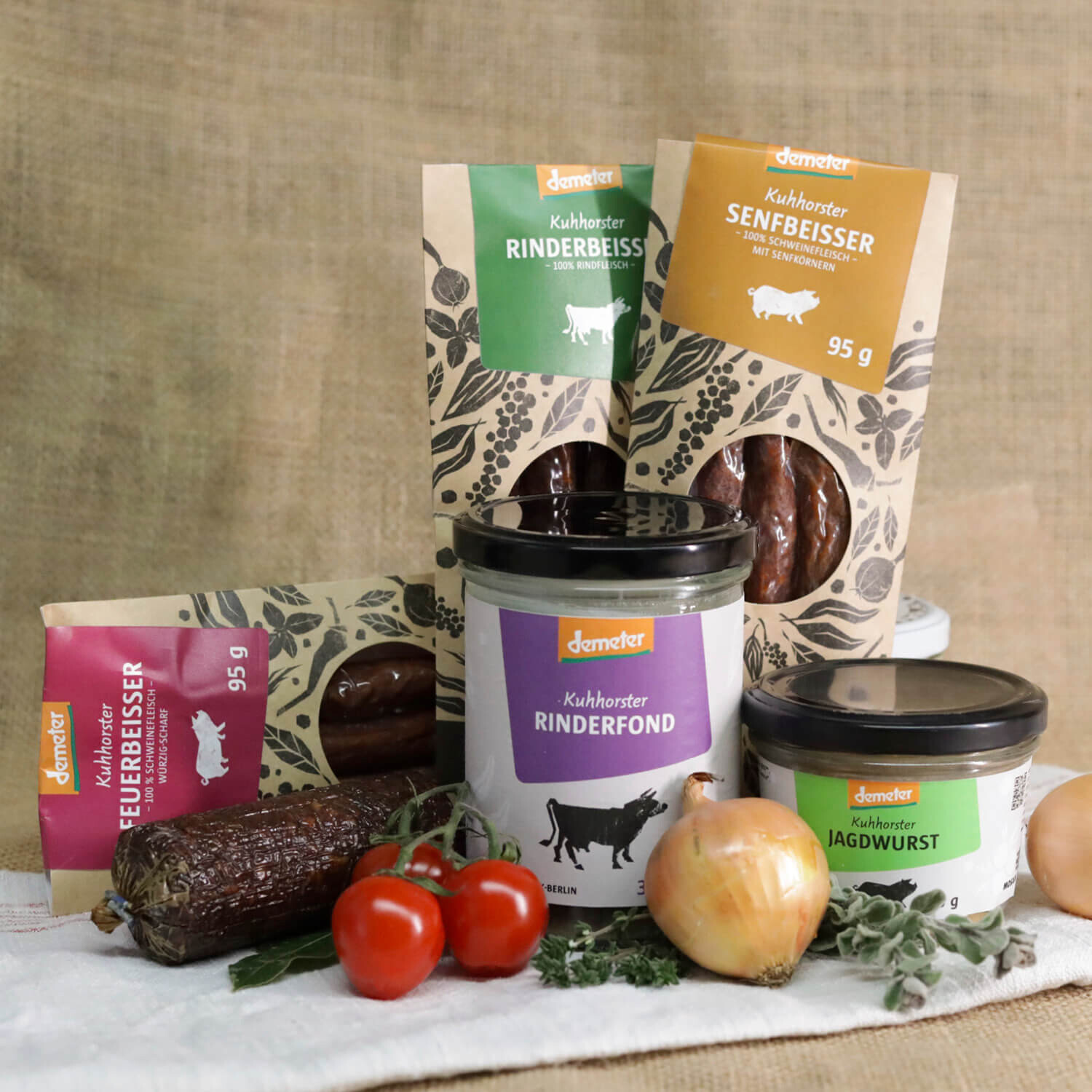 Verschiedene Wurstwaren wie Salami, Beißer und Wurst im Glas aus Kuhhorst