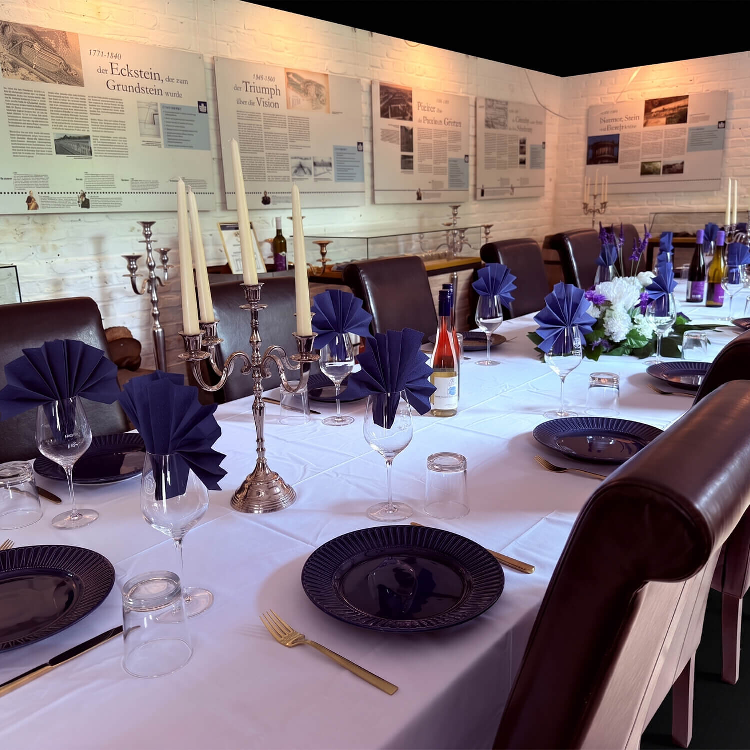 Eingedeckte Vespertafel im Heizhaus auf dem Königlichen Weinberg