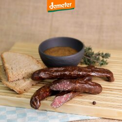 3 Kuhhorster Rinderbeißer auf Holzbrett