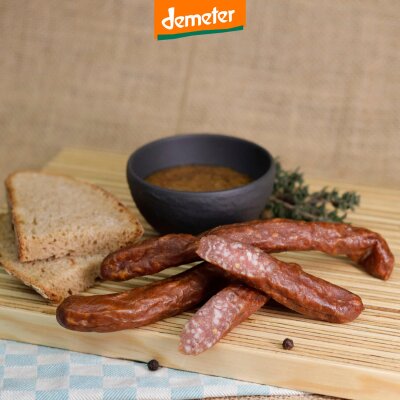 3 Kuhhorster Senfbeißer auf Holzbrett