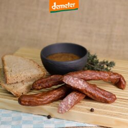 3 Kuhhorster Senfbeißer auf Holzbrett