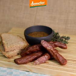 3 Kuhhorster Wacholderbeißer auf Holzbrett