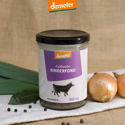 Glas mit Kuhhorster Rinderbrühe