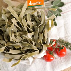 Kuhhhorster Bandnudeln mit Bärlauch im Körbchen...