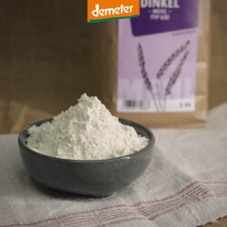 Schale mit Dinkelmehl typ 630