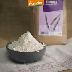Schale mit Dinkelvollkornmehl