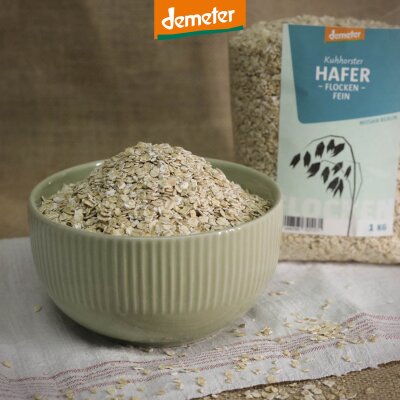 Schale mit Haferflocken fein