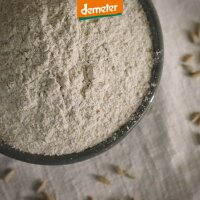 Schale mit Roggenvollkornmehl von oben