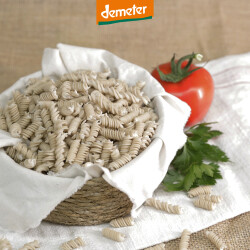 Kuhhorster Spirelli Pur in einer geflochtenen Schale