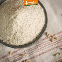 Schale mit Weizenvollkornmehl von oben