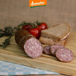 Kuhhorster Knoblauchsalami in Scheiben geschnitten auf...