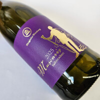 Etikettenansicht Flasche Muscaris 2025er halbtrocken vom Königlichen Weinberg