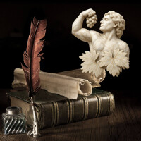 Stilleben mit Feder und Tusche und Bachusfigur